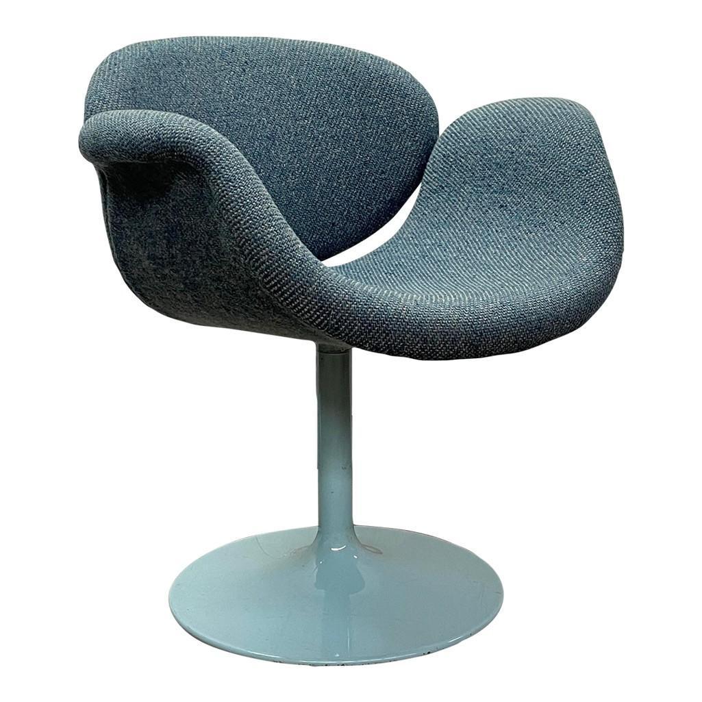 Artifort Tulip Swivel Armchair by Pierre Paulin: (P2) A Pierre Paulin Tulip chair for Artifort in a stunning blue colorway. This chair is in great condition with original blue wool fabric that matches its light blue enameled swivel base. Foam inside
