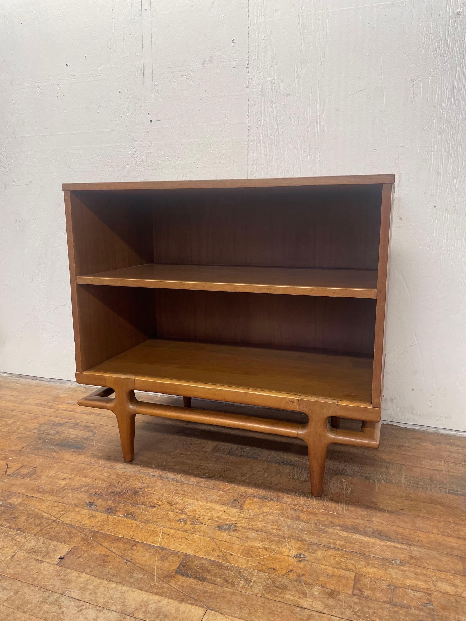 Heritage Henredon Mid-Century Shelving Cabinet: (P2) A mid-century modern cabinet with two shelves. Made by Heritage Henredon. Measures 32 1/8" wide x 18 1/8" deep x 30-1/4" tall. Some wear throughout but structurally sound. Shipping available on a
