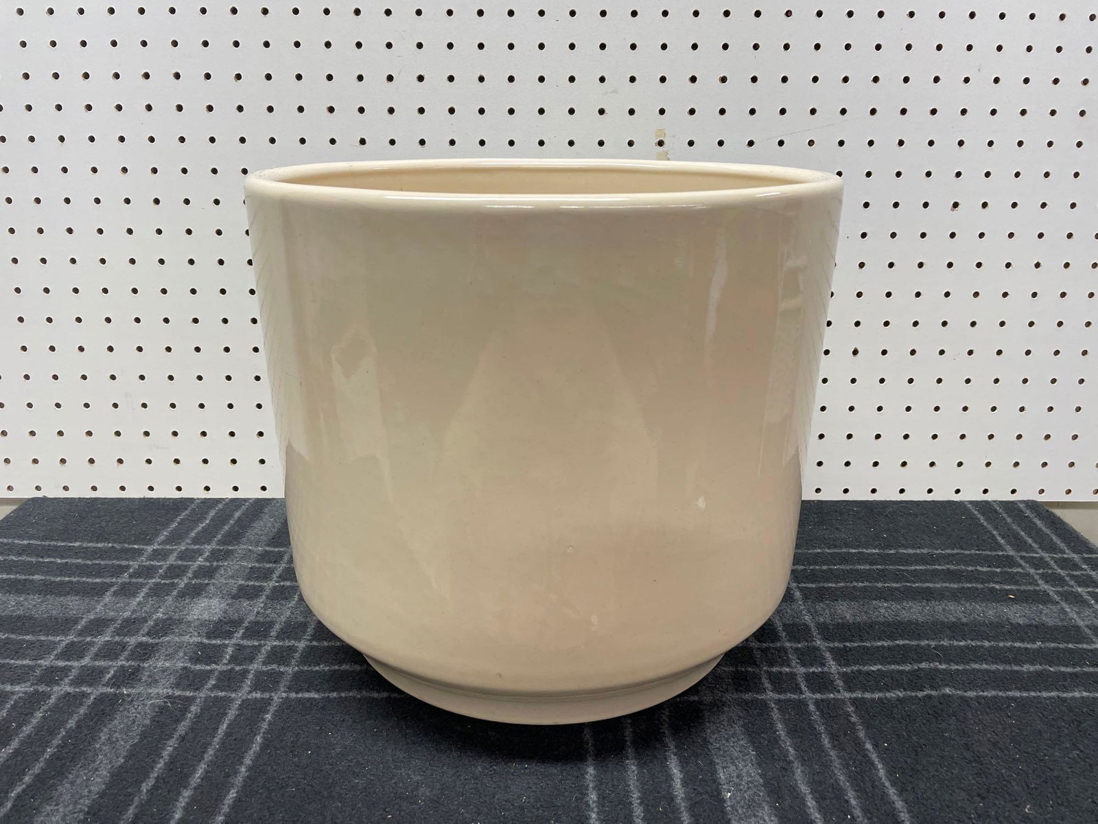 Large White Gainey Ceramics Pottery Planter (1 of 9)