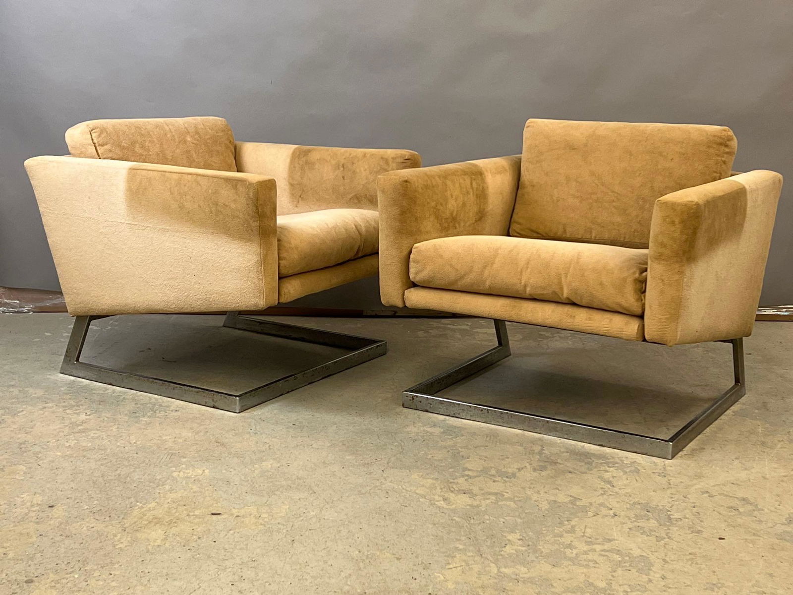 Pair of Modernist Chrome Cantilever Lounge Chairs (1 of 4)