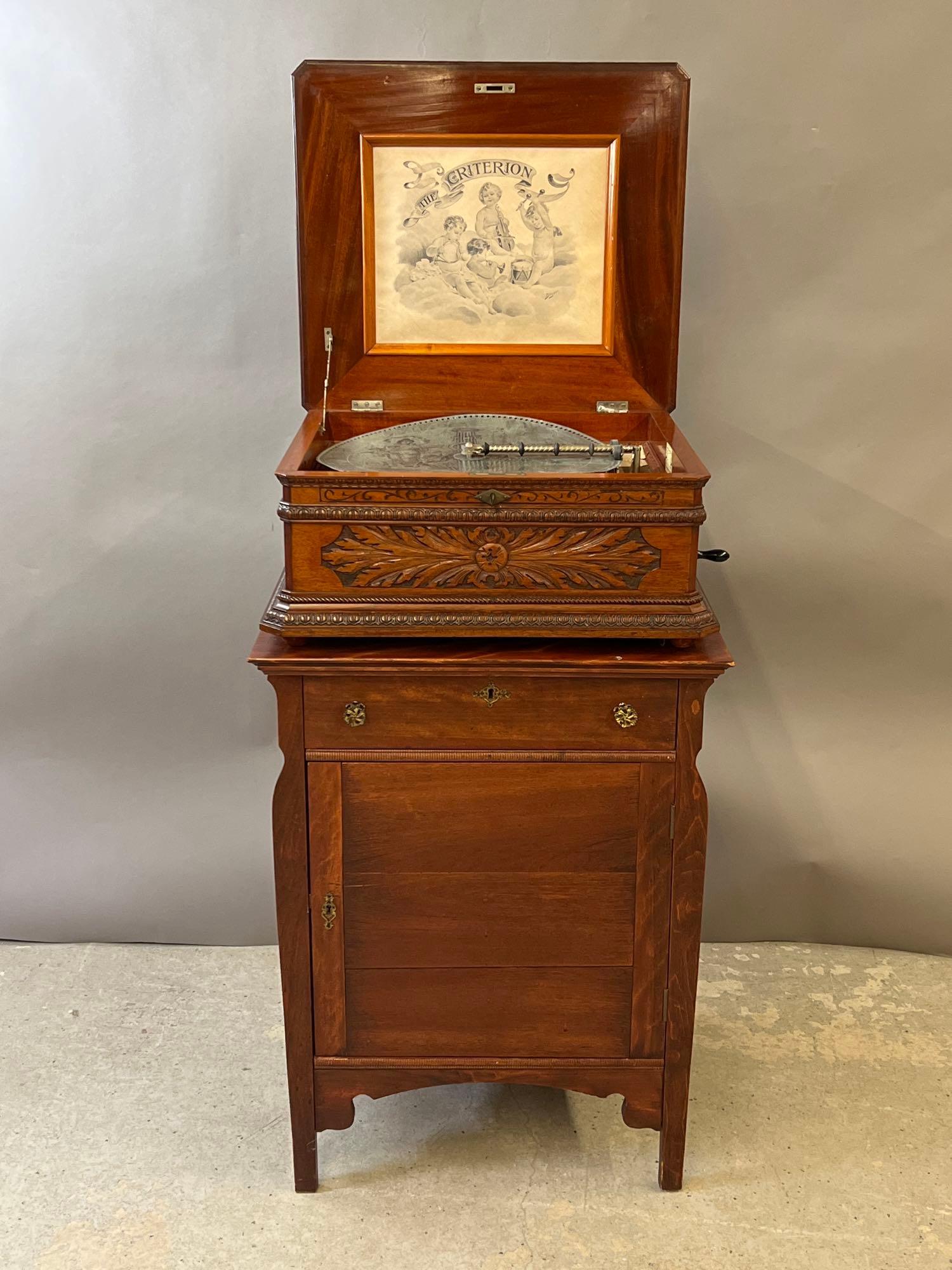 Criterion Double-Comb Music Box on Stand (1 of 9)