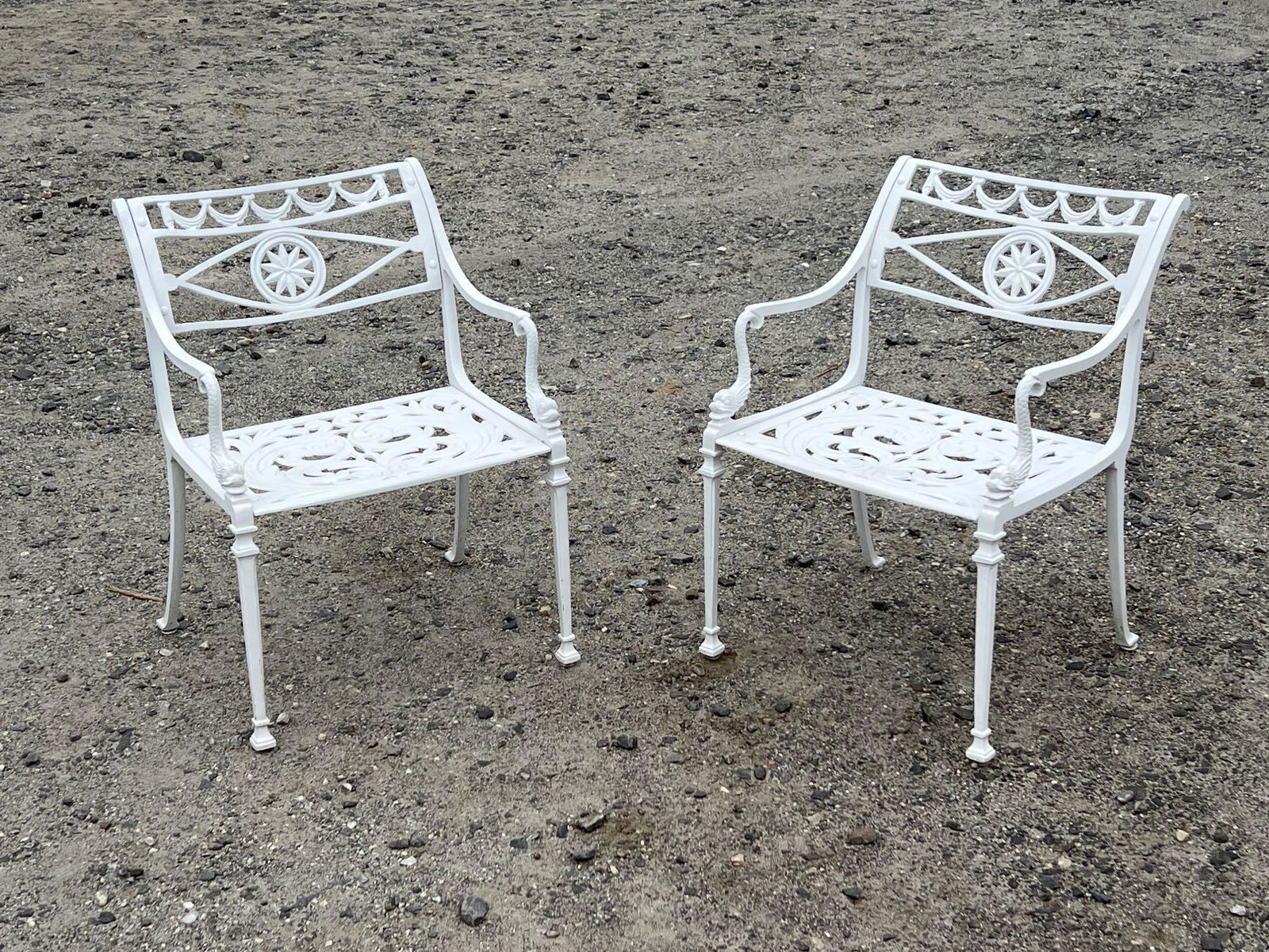 Pair of Kenneth Lynch & Sons Garden Chairs (1 of 3)