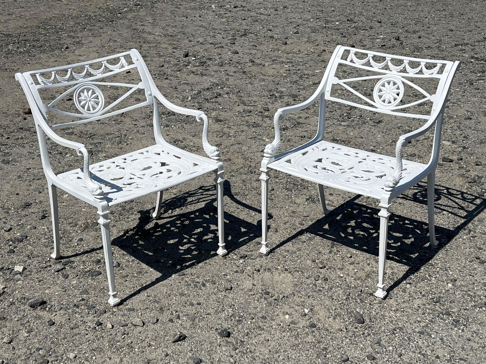 Pair of Kenneth Lynch & Sons Garden Chairs (1 of 3)