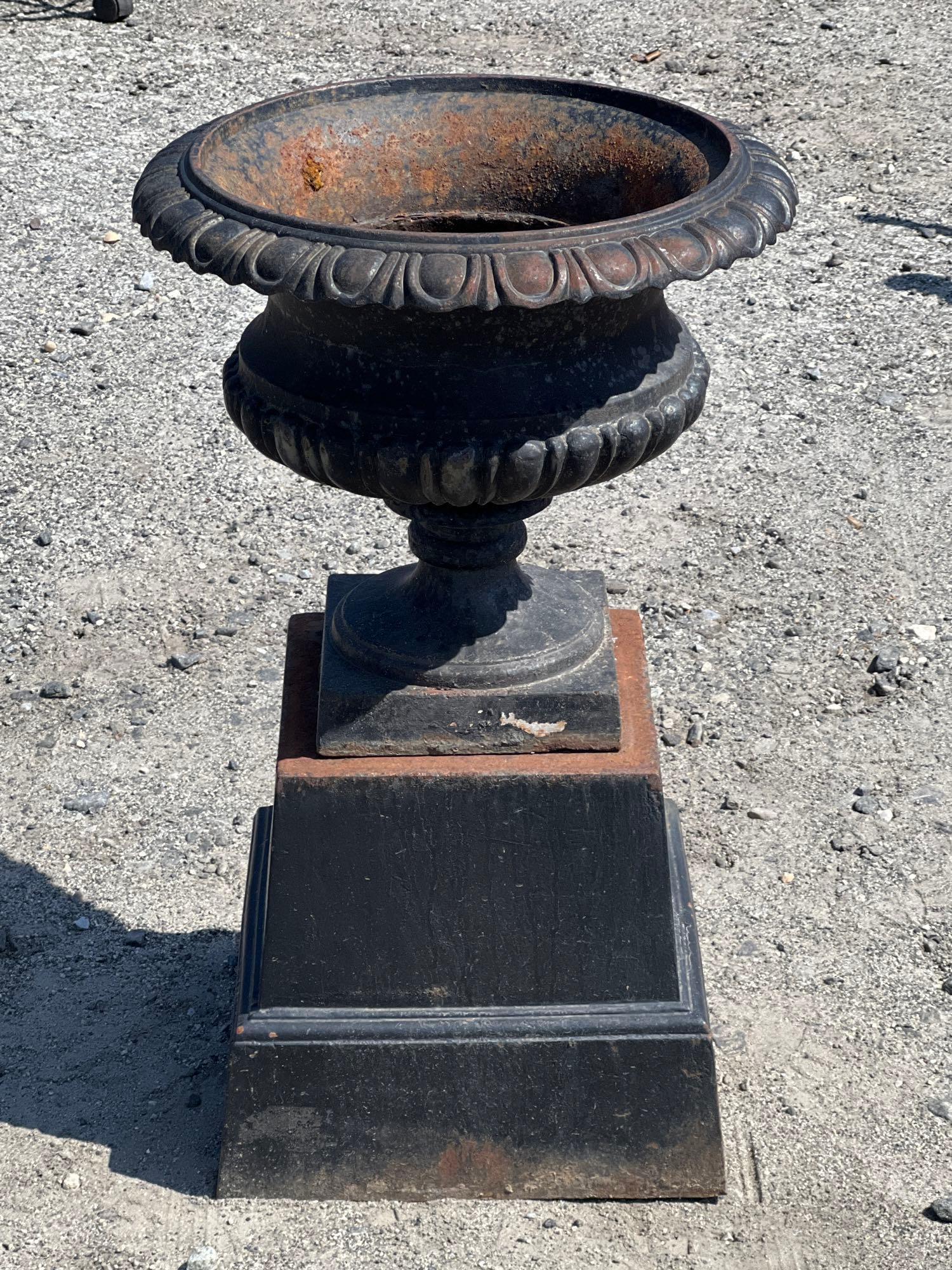 Cast Iron Garden Urn on Stand (1 of 5)