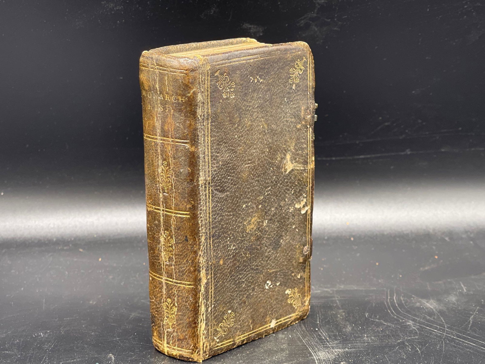 17th C. De Monarchia Hispanics Discursus: De Monarchia Hispanica Discursus. 1640, Amsterdam. First edition in Latin, printed by the Elzevir Press. A utopian work by Italian monk Tommaso Companella. Bound in full gilt calf leather. 5in tall x 