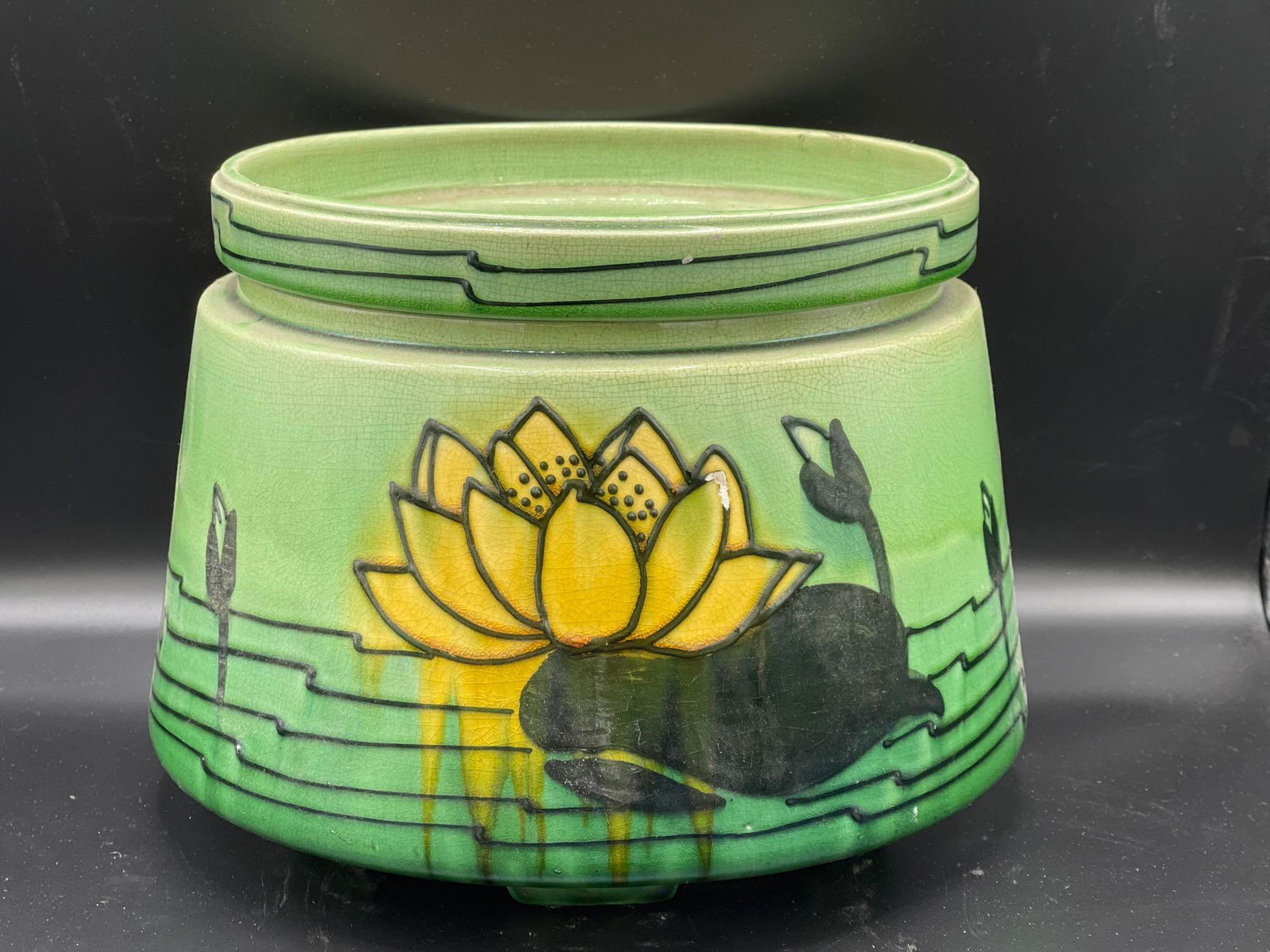 Roseville Green Ceramic Planter (1 of 5)