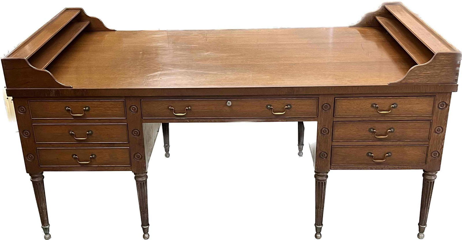 Kittinger George Washington Mahogany Writing Desk: A Kittinger George Washington mahogany writing desk, with a desk top with removable shelves at each end, a long central drawer flanked by three stacking drawers on each side and the same on the non-fu