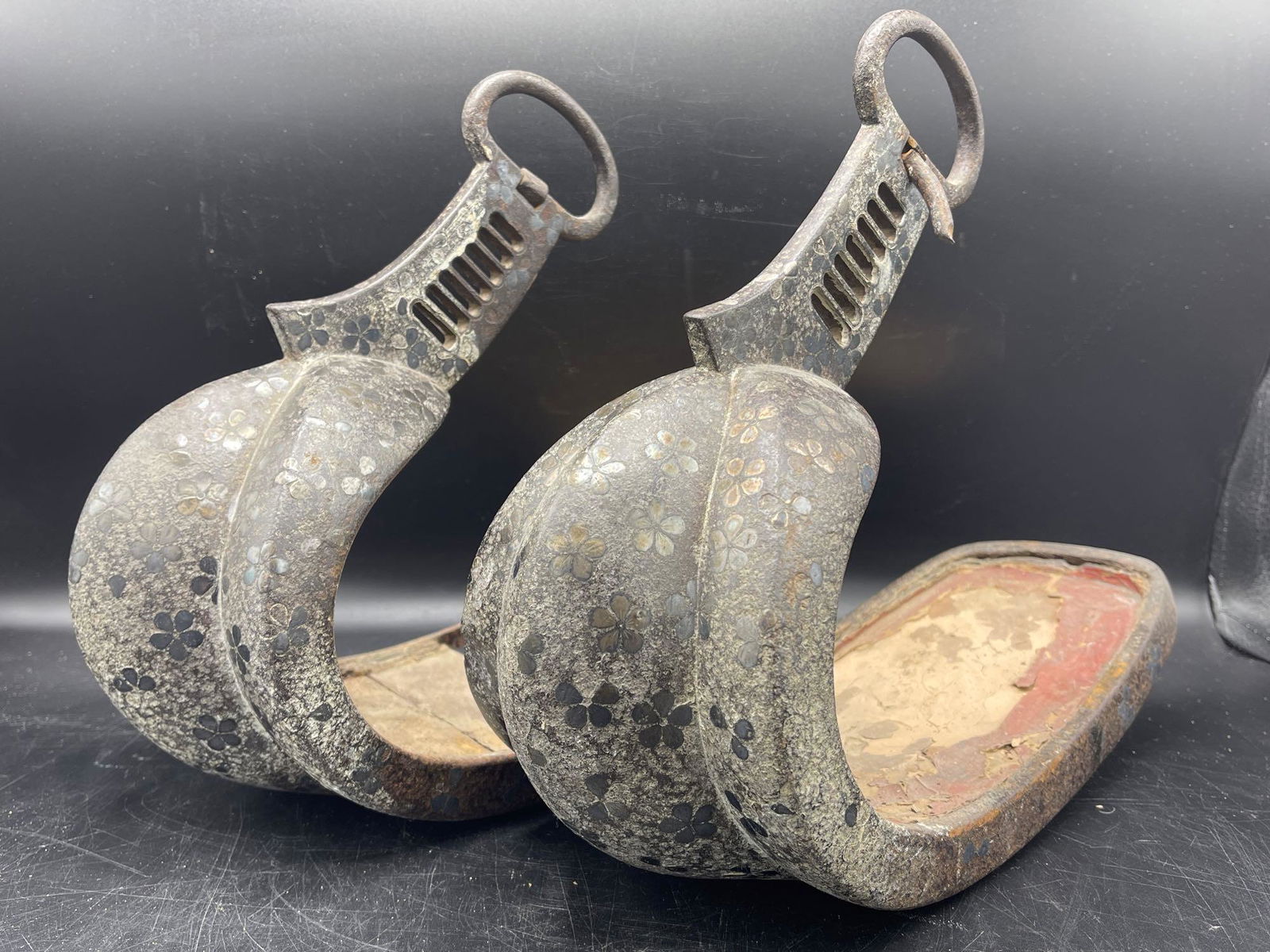 Pair of Japanese Iron Stirrups (1 of 4)