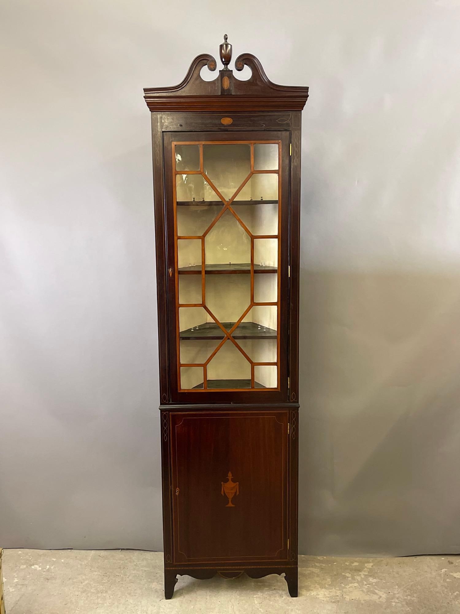 Federal Mahogany Corner Cupboard (1 of 5)