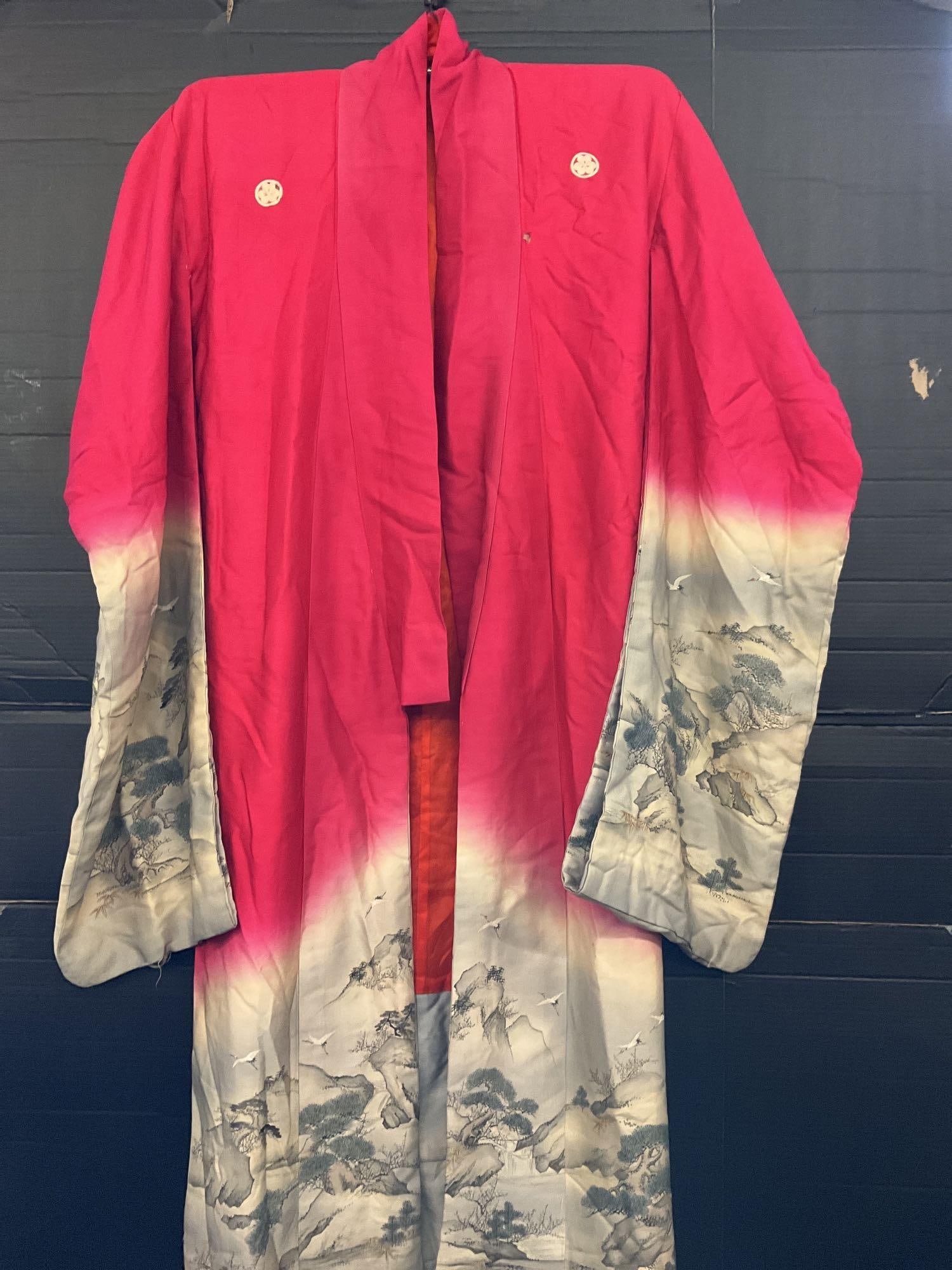 Scenic Motif Tomosode (1 of 5)