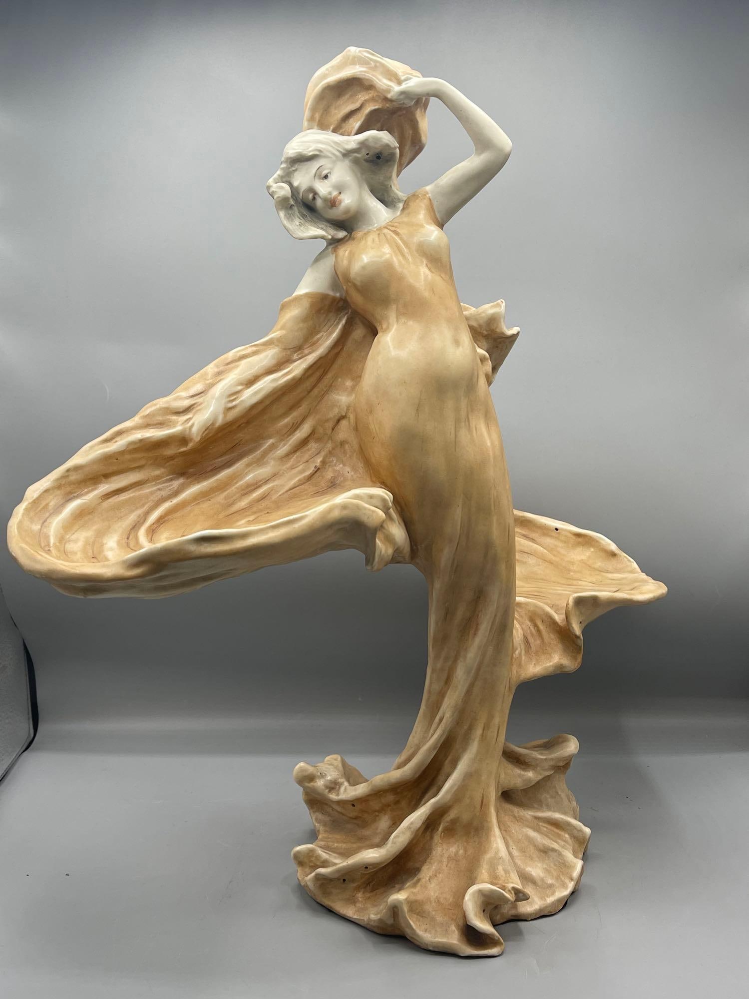 Amphora Loie Fuller Figurine (1 of 8)