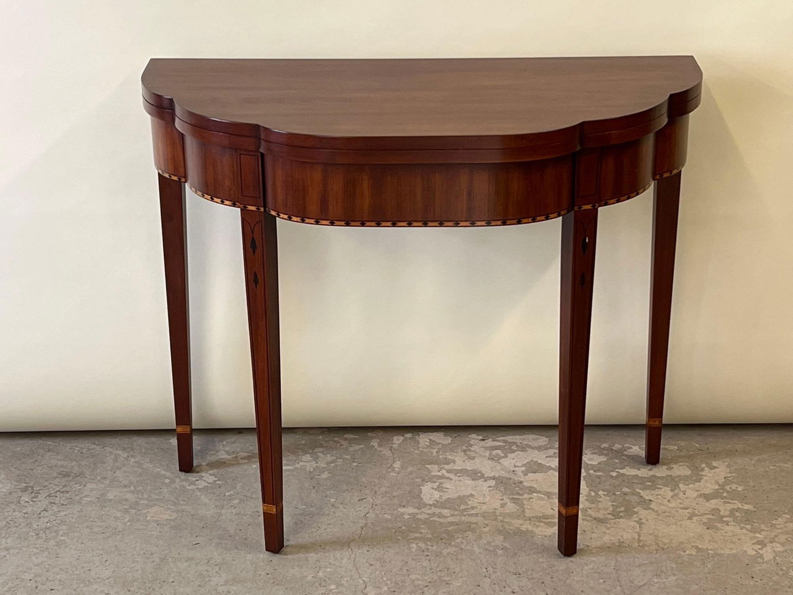 Henkel Harris Virginia Galleries Game Table (1 of 6)