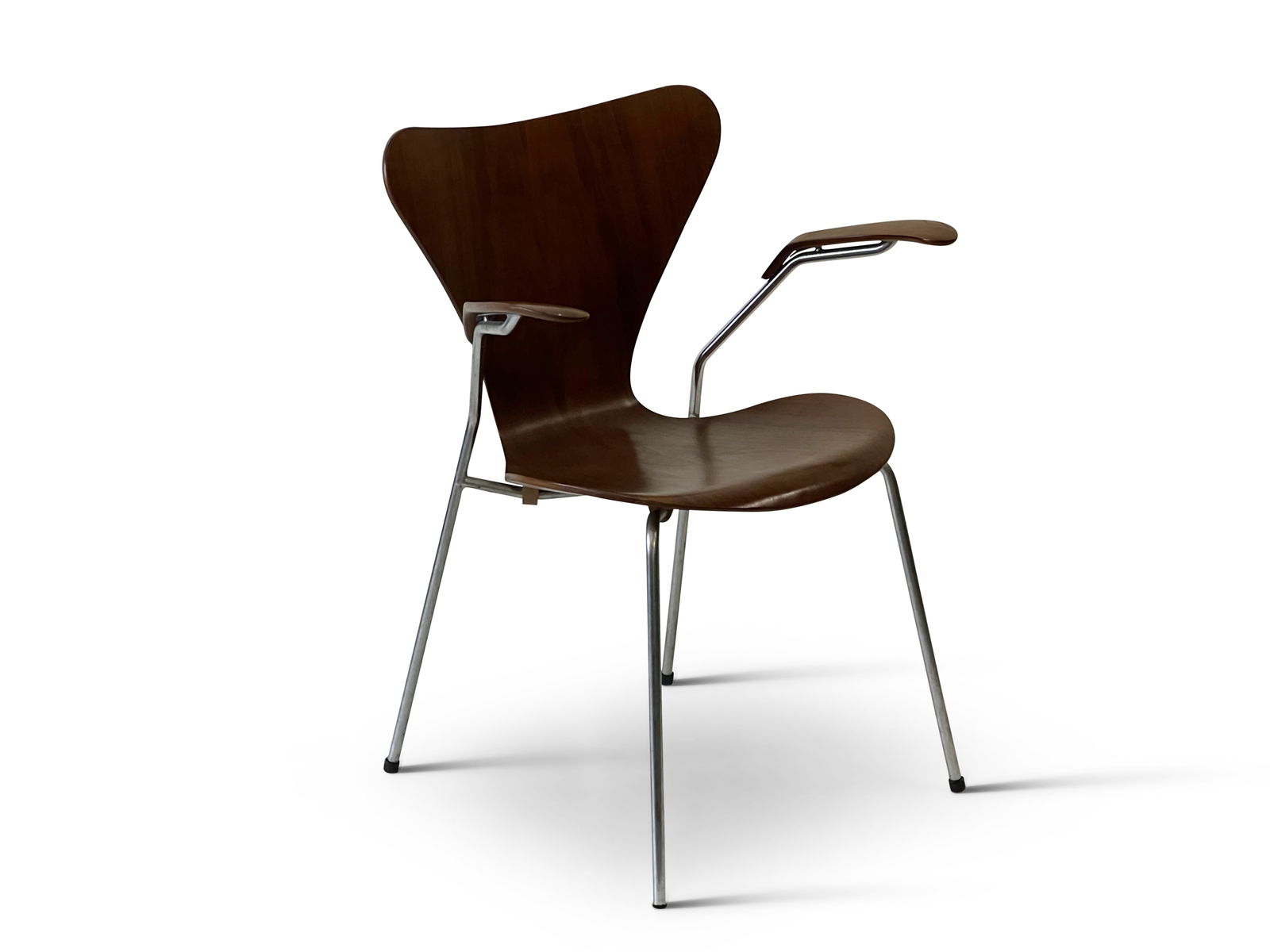 Arne Jacobsen Series 7 Armchair (1 of 7)