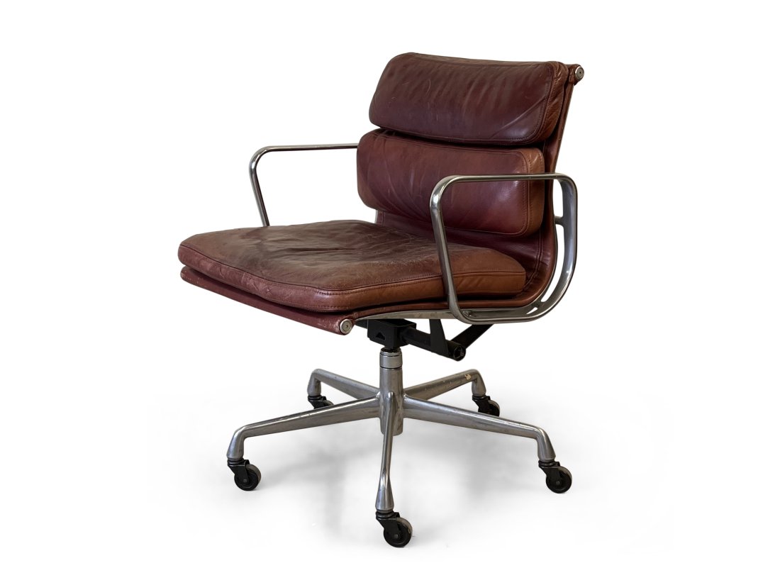 Eames Aluminum Group Office Chair (1 of 6)