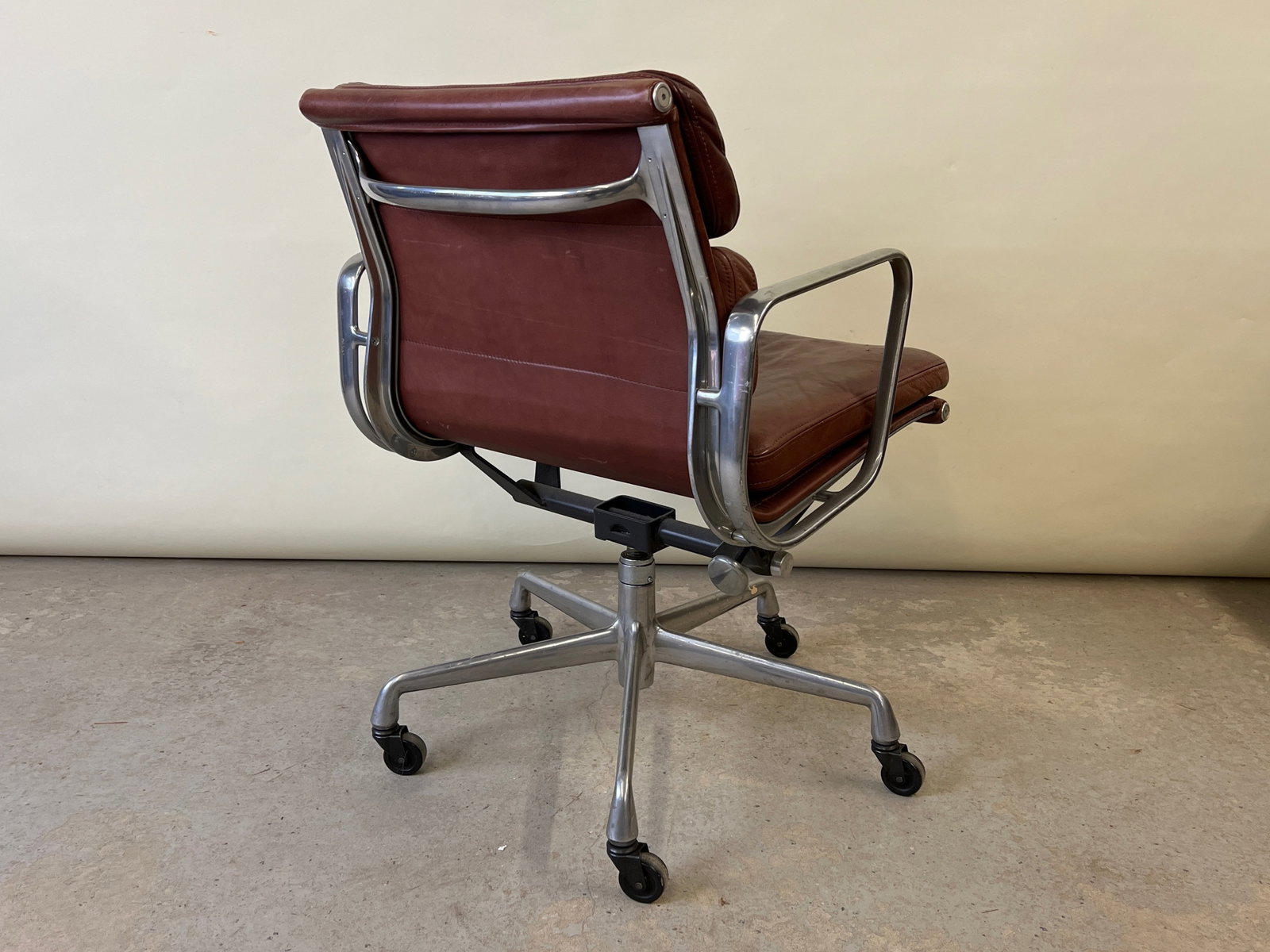 Eames Aluminum Group Office Chair - 3