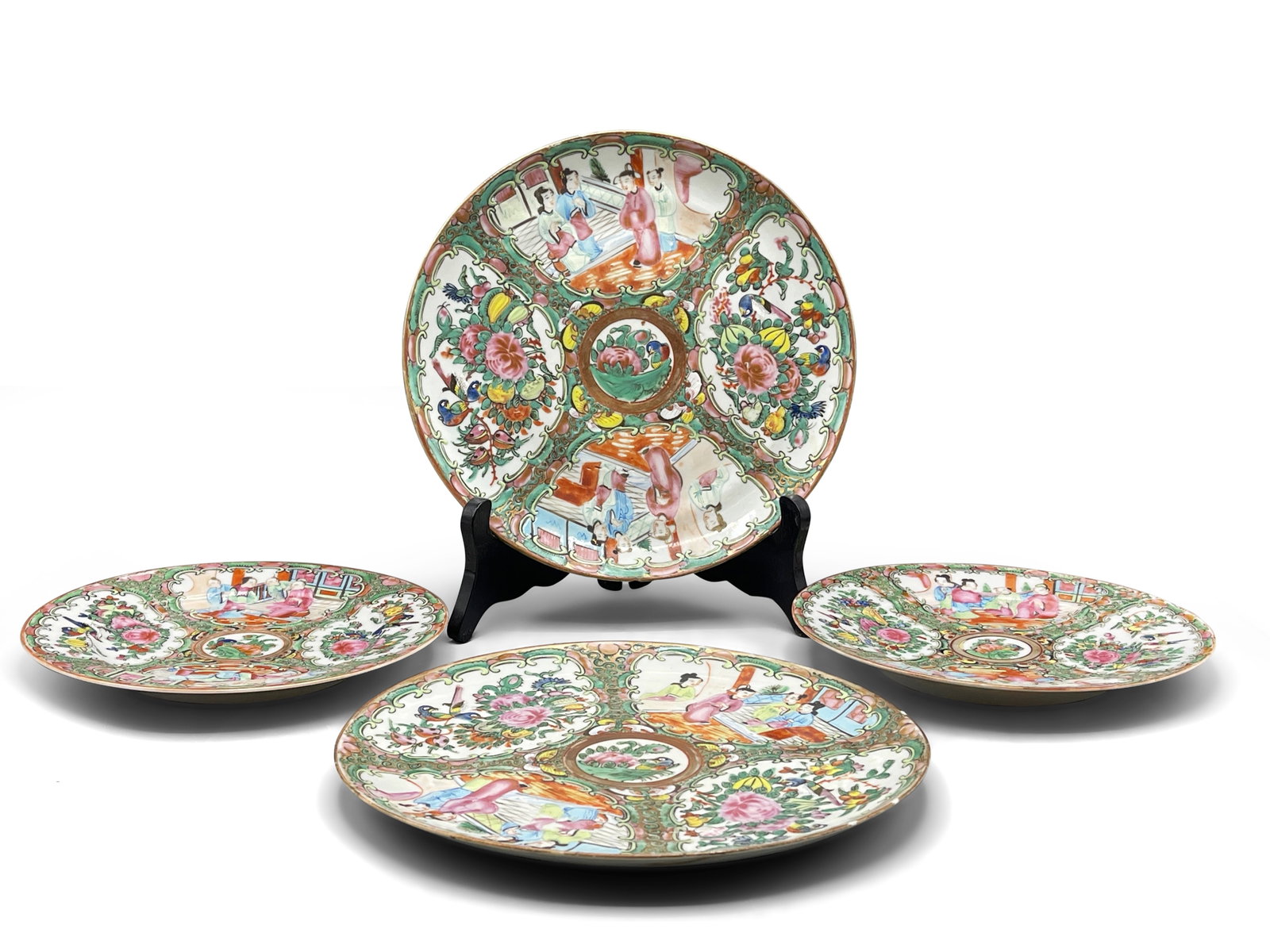 Four Chinese Rose Medallion Plates: Four Chinese Rose medallion plates. Largest: 9in diameter. | Philadelphia Metro area delivery, NYC curbside delivery, and international third-party shipper information are all available on our website