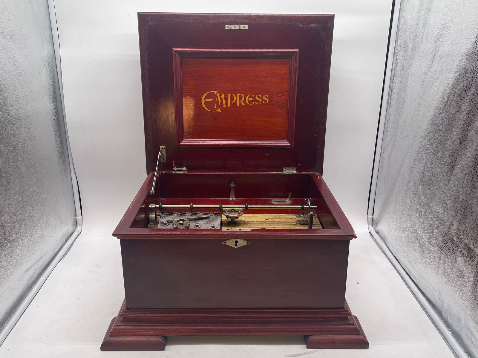 Empress Swiss Mahogany Disc Music Box (1 of 5)
