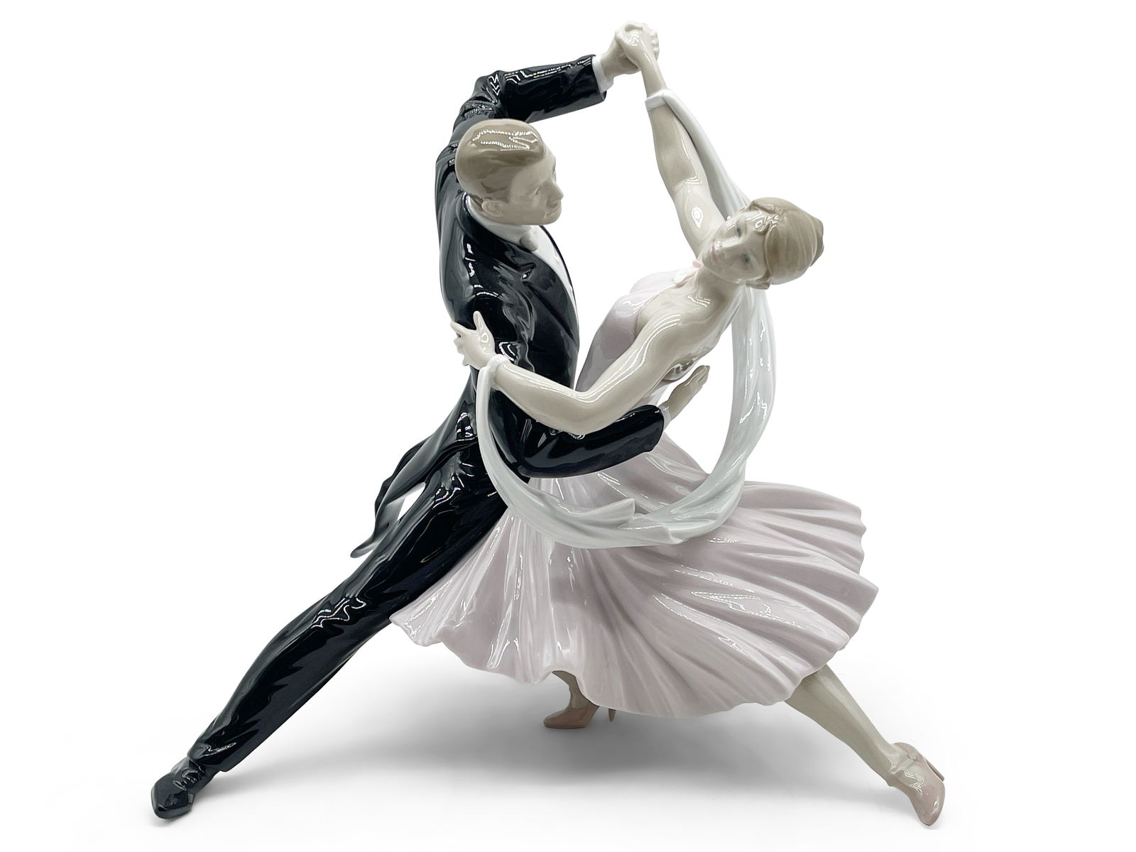 Lladro Foxtrot Couple Figurine (1 of 6)