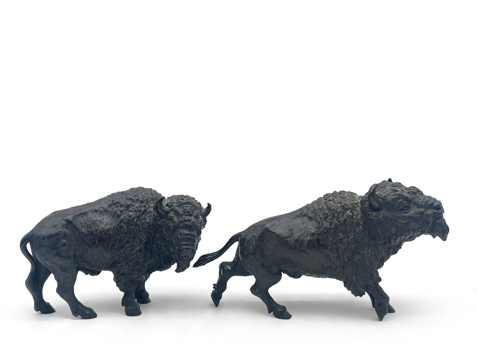 Two Japanese Meiji Bronze Bison Sculptures (1 of 8)