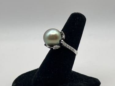 14K White Gold Pearl and Diamond Ring