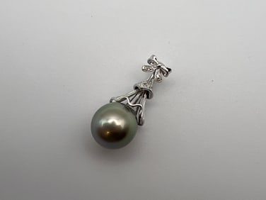 14K White Gold Pendant with Pearl