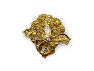 Art Nouveau Yellow Gold and Moonstone Pendant Brooch