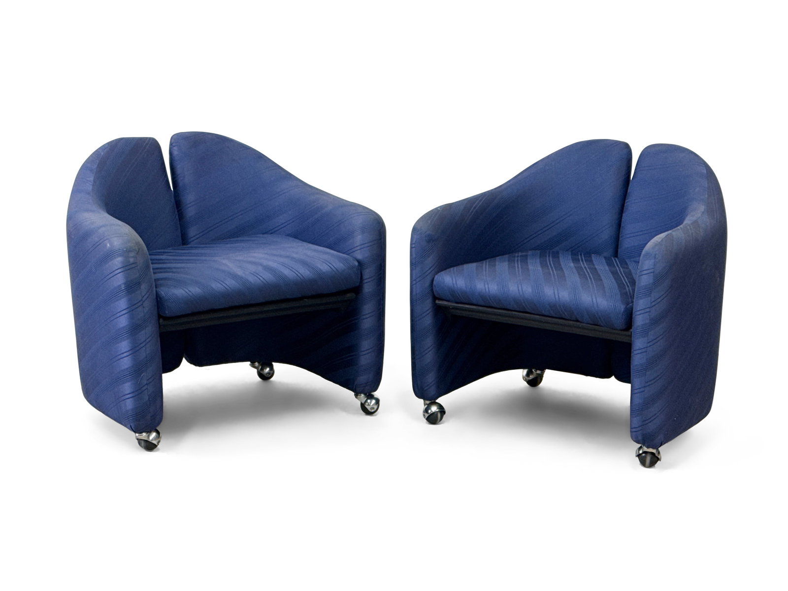 Pair of Eugenio Gerli Tecno Series 142 Chairs: A pair of Eugenio Gerli Tecno Italian modern Series 142 Chairs with upholstered frames, raised on casters. 26-1/2in tall x 27in wide x 22in deep. | You have additional shipping options! Philadelphia M