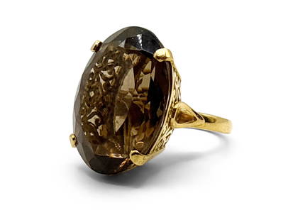 18K Yellow Gold and Smoky Quartz Ring: An 18K yellow gold filigree ring set with a large faceted smoky quartz stone. Marked 18K under sizer. Sized to a 7. 12 dwt. | You have additional shipping options! Philadelphia Metro area delivery, NY