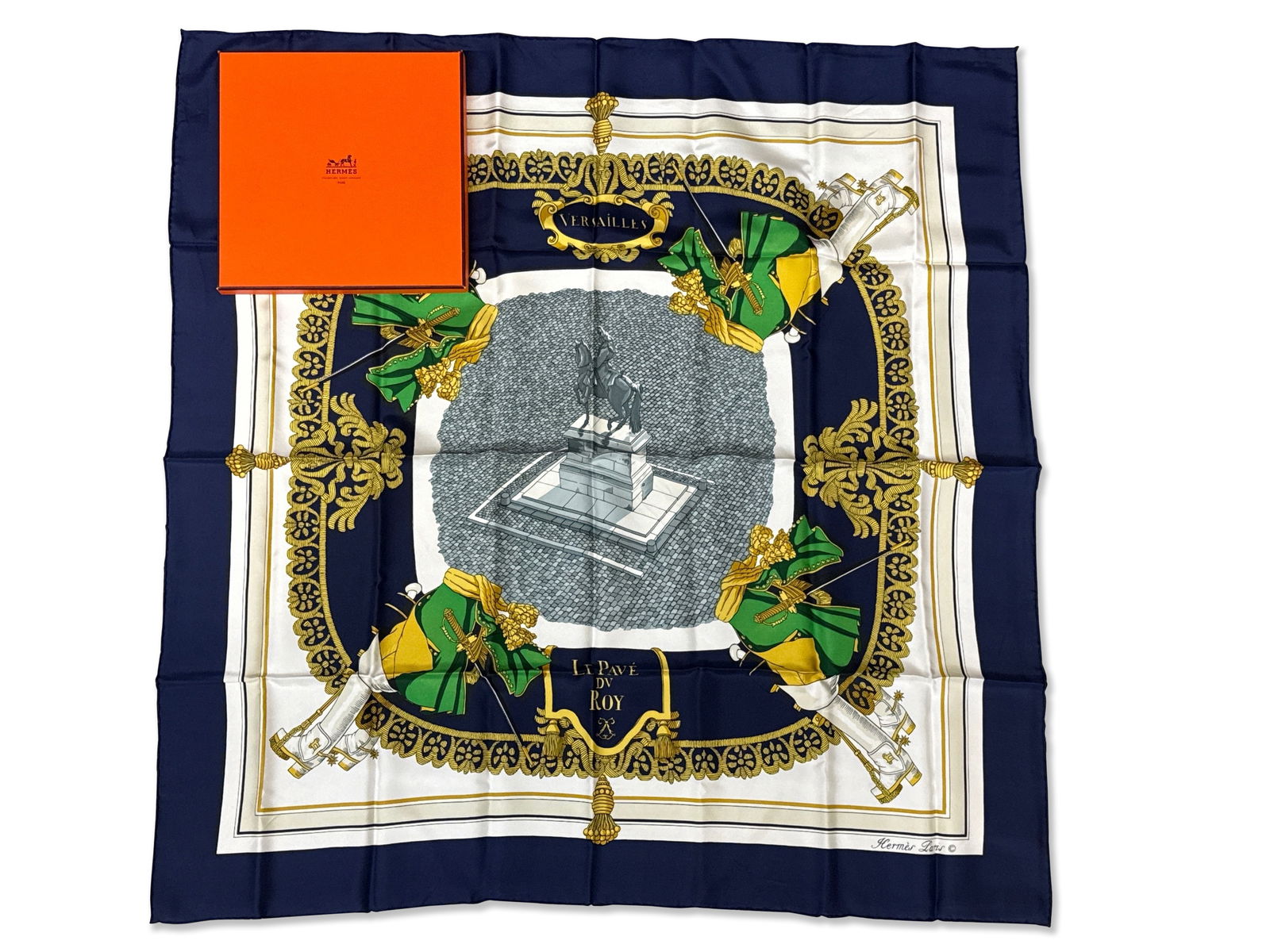 Hermès Le Pave Du Roy Silk Scarf (1 of 6)