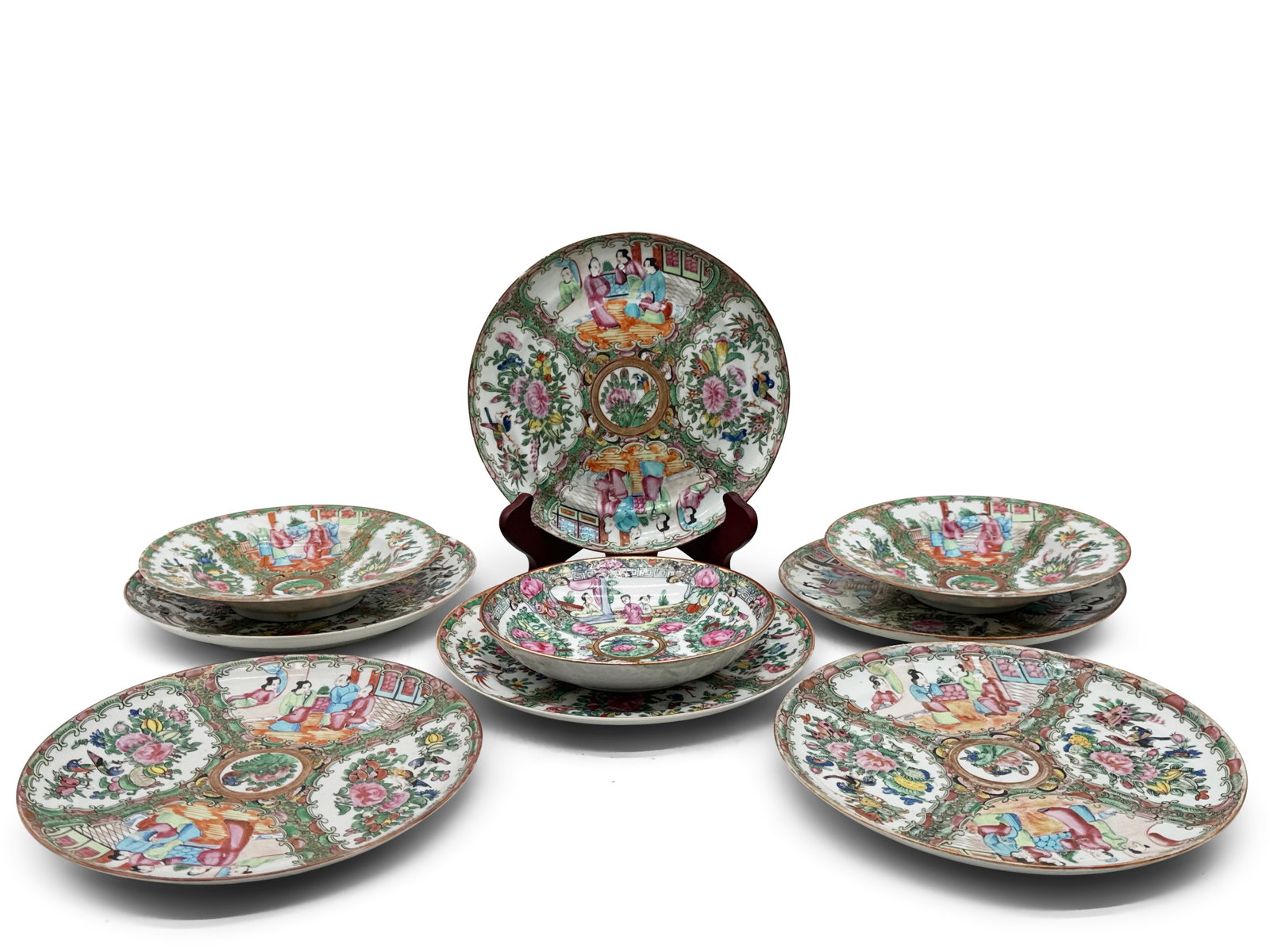 Chinese Rose Medallion Plates and Bowls: A grouping of six Chinese rose medallion plates and four bowls. Largest plate: 9-1/2in diameter. | You have additional shipping options! Philadelphia Metro area delivery, NYC curbside delivery, and ot