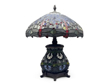 Tiffany-style Stained Glass Dragonfly Lamp