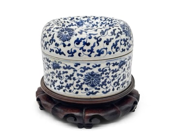 Chinese Porcelain Blue & White Lotus Box