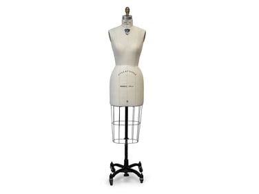 Wolf Model 2010 Dress Form, Size 6