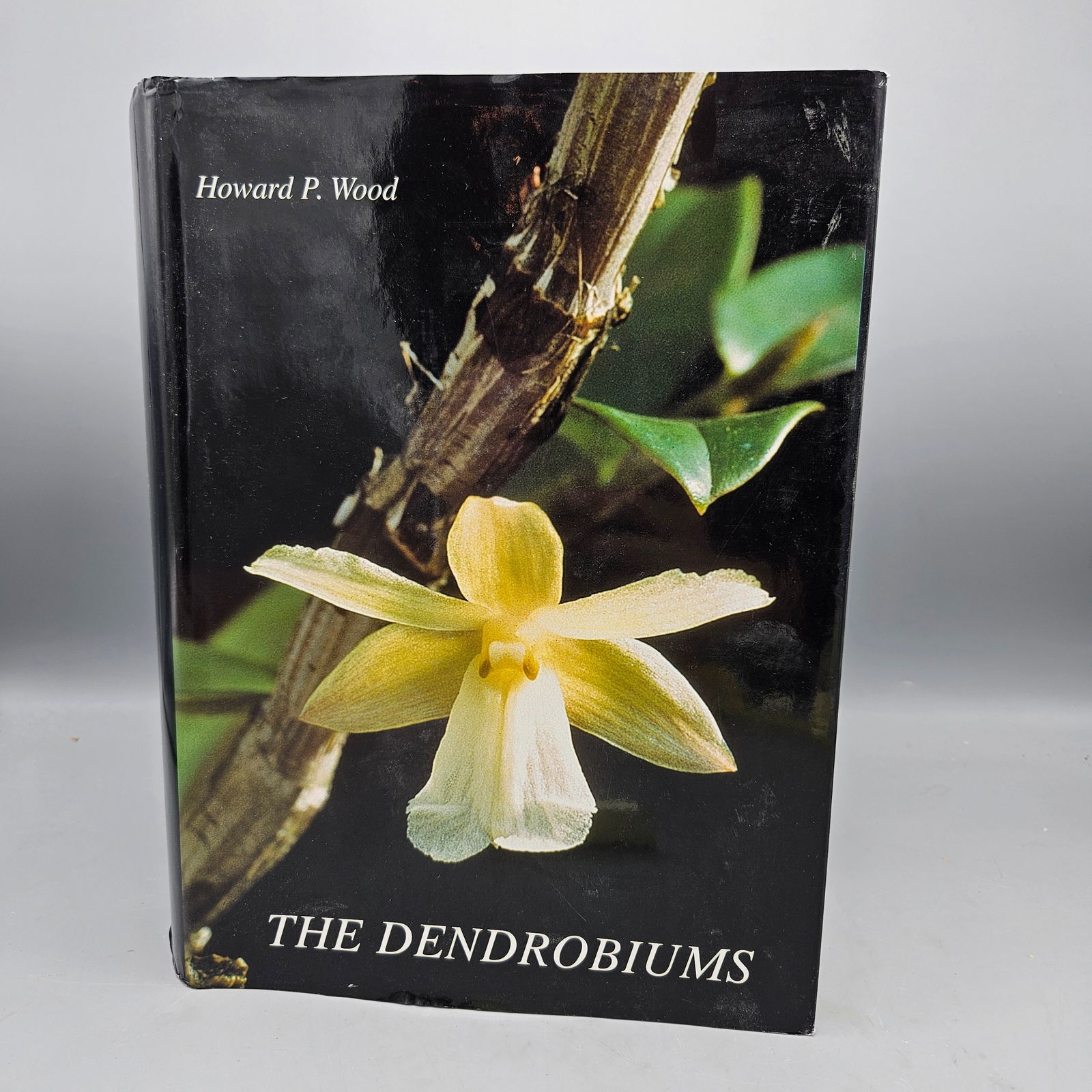[Botany] Orchids: Wood, Howard. The Dendrobiums. Ruggell: ARG Gantner Verlag, 2006. First edition, signed by the author on the front free endpaper, with an inscription to William Roberts. | You have additional shipping