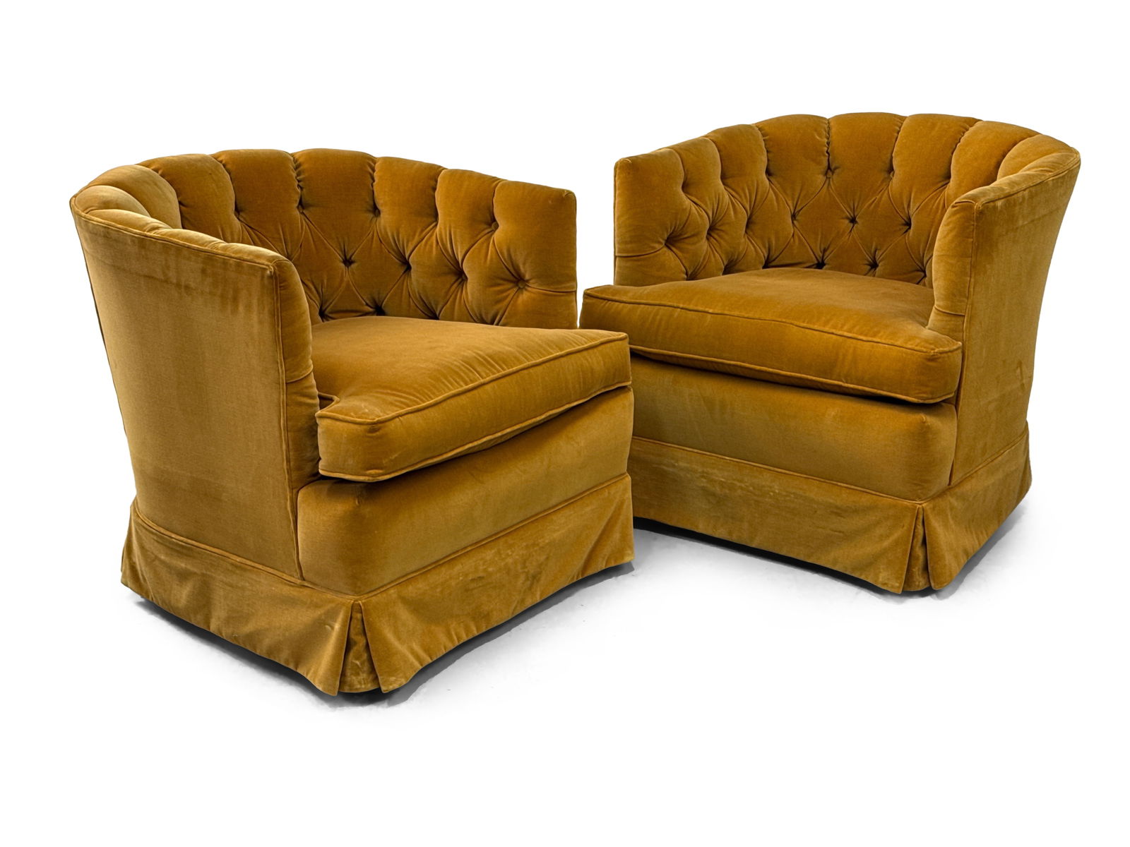 Kittinger Tufted-Back Upholstered Club Chairs: A pair of vintage Kittinger upholstered tufted-back club chairs. 28in tall x 29in wide x 29in deep. | You have additional shipping options, and are not required to use Live Shipping. Additional third-