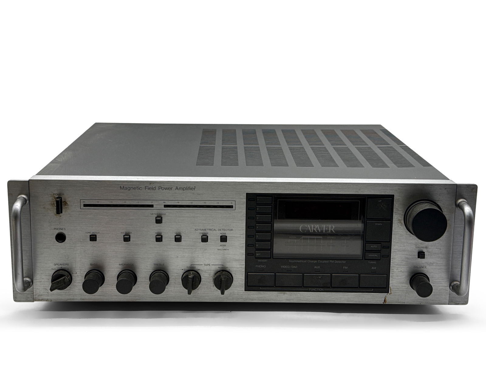 Carver Magnetic Field Power Amplifier: A Carver magnetic field power amplifier. 5-3/4in tall x 19in wide x 17in deep. | You have additional shipping options, and are not required to use Live Shipping. Additional third-party shipper