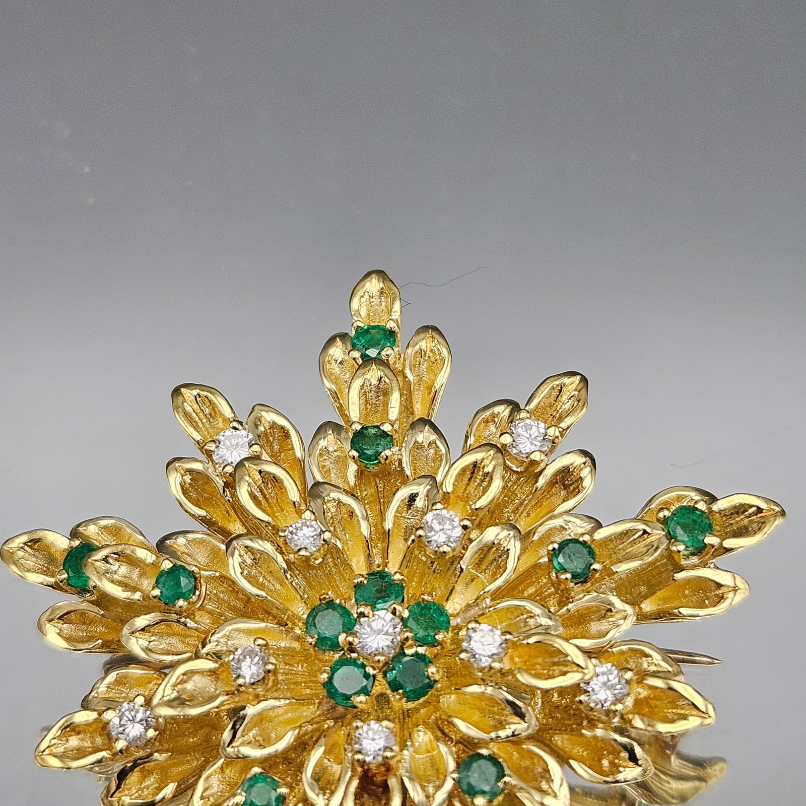 18K Diamond and Emerald Flower Brooch - 2