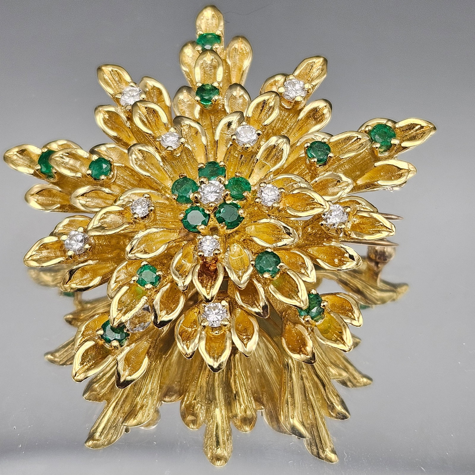 18K Diamond and Emerald Flower Brooch - 3