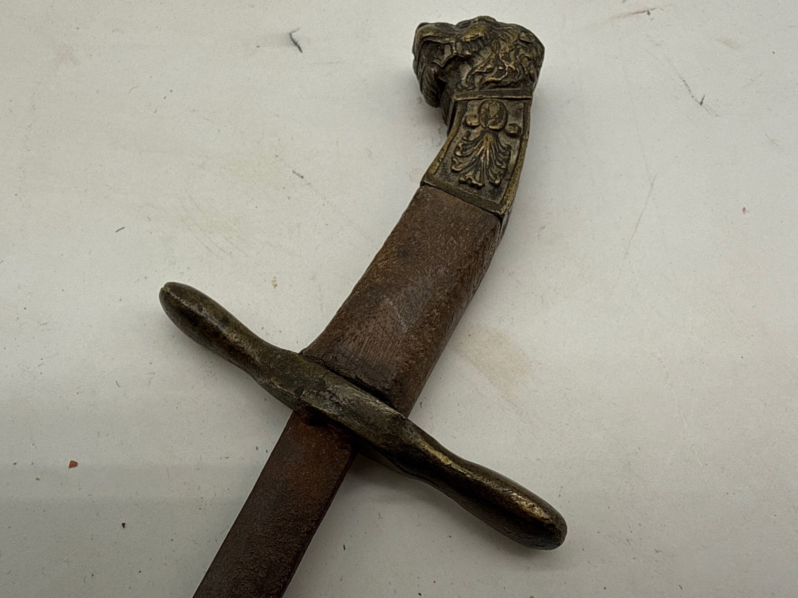 Lion Pommel Dagger - 3