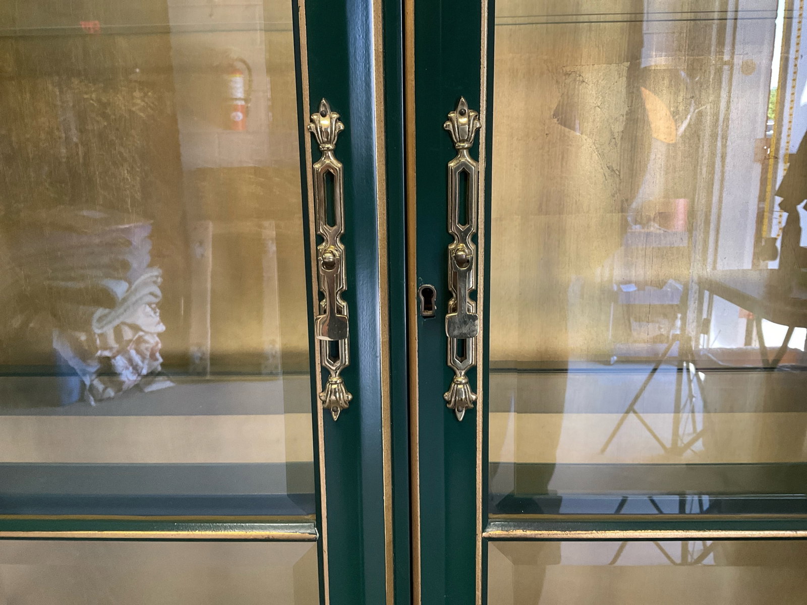 Chinoiserie Green Lacquer Pagoda Display Cabinet - 3