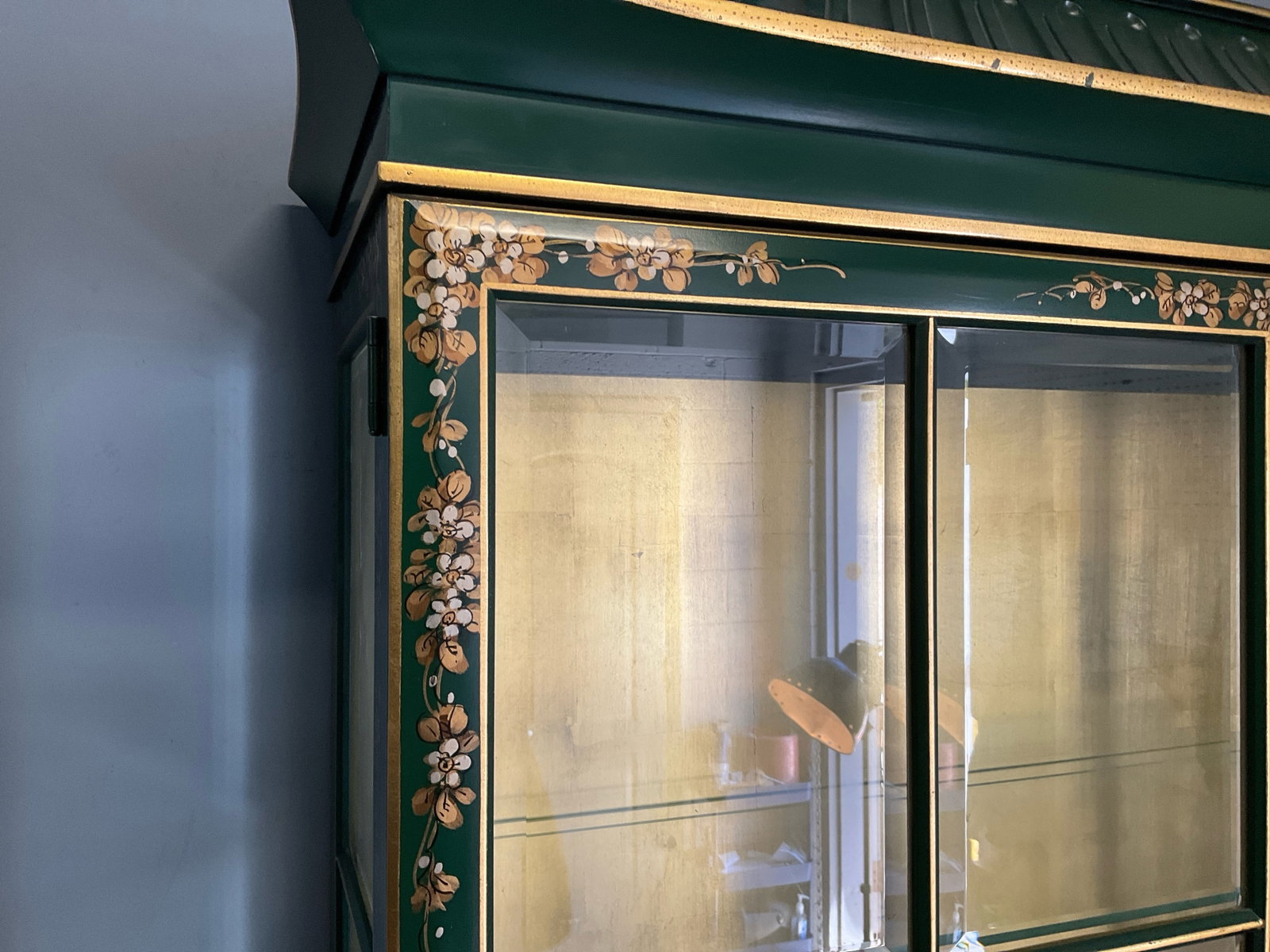 Chinoiserie Green Lacquer Pagoda Display Cabinet - 5