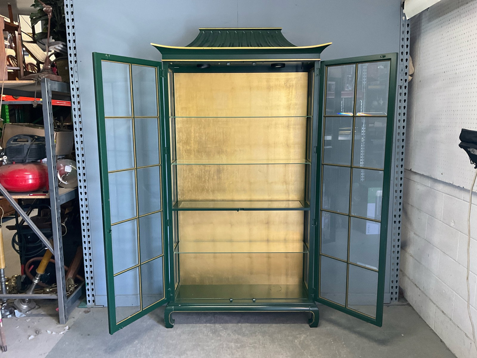 Chinoiserie Green Lacquer Pagoda Display Cabinet - 7