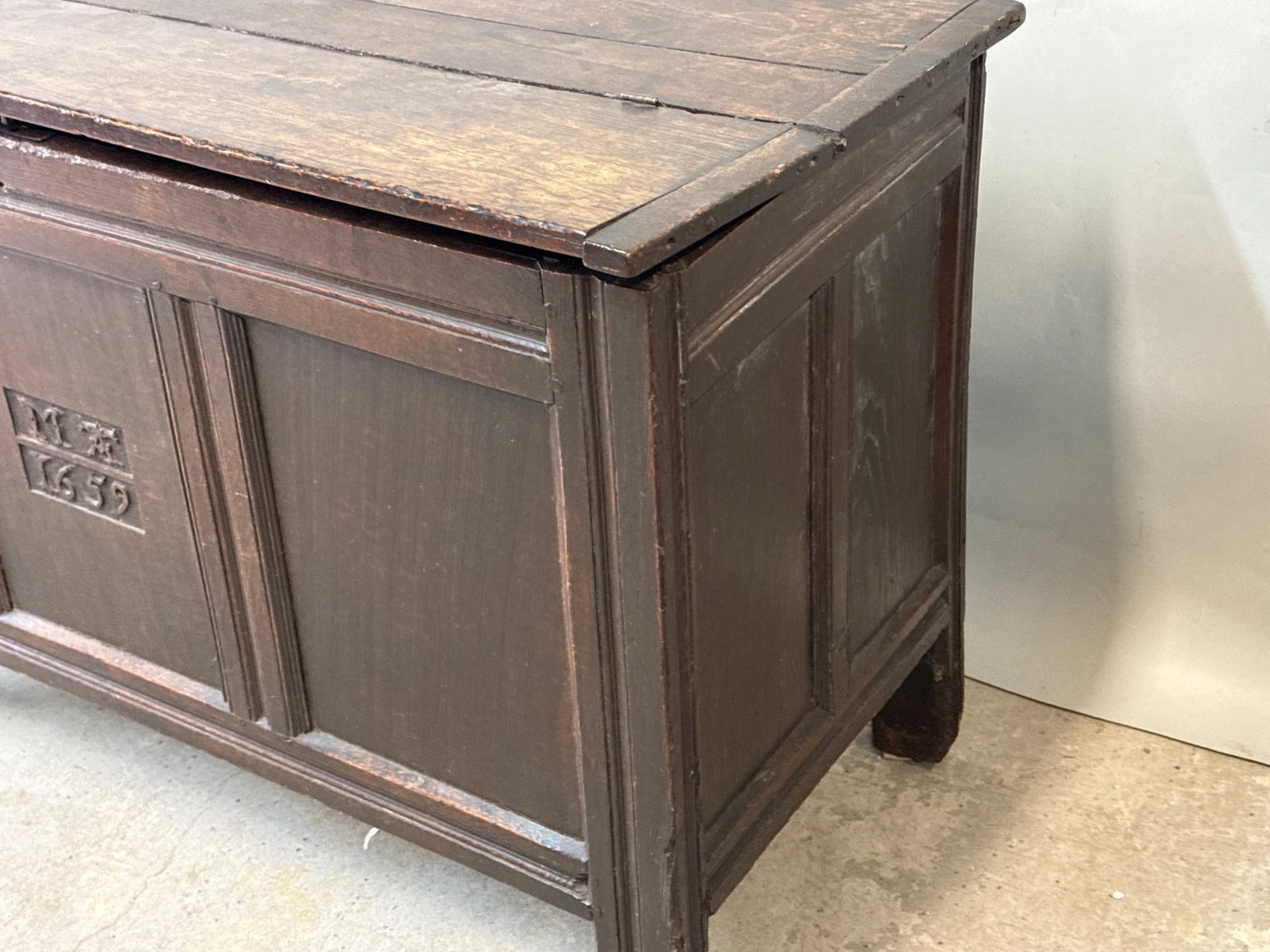 17th C. Oak Coffer Trunk - 4