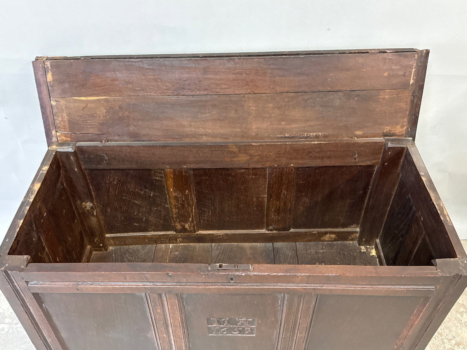 17th C. Oak Coffer Trunk - 5