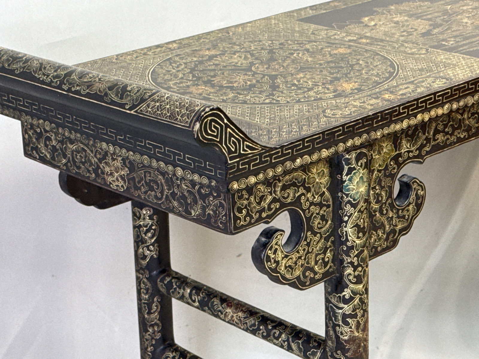 Chinese Polychrome-Decorated Lacquer Altar Table - 5