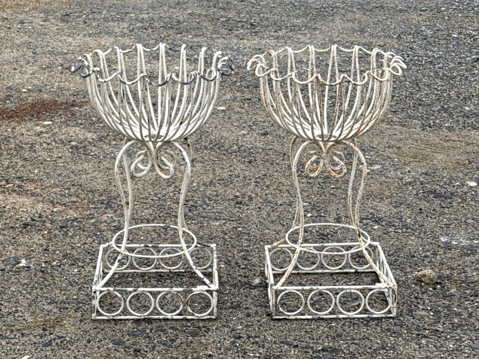 Pair of White Painted Iron Garden Planters (1 of 3)