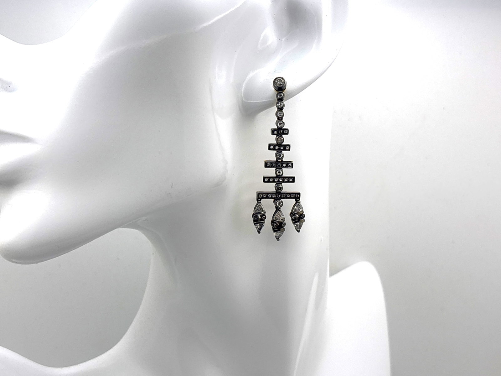 18K Laura Munder Diamond Chandelier Earrings: A pair of 18K yellow and signature blackened gold chandelier earrings, each with one bezel set 2.6mm diamond at post, five graduated pav? diamond-set east-west batons, nine bezel set 1.2mm diamonds, a