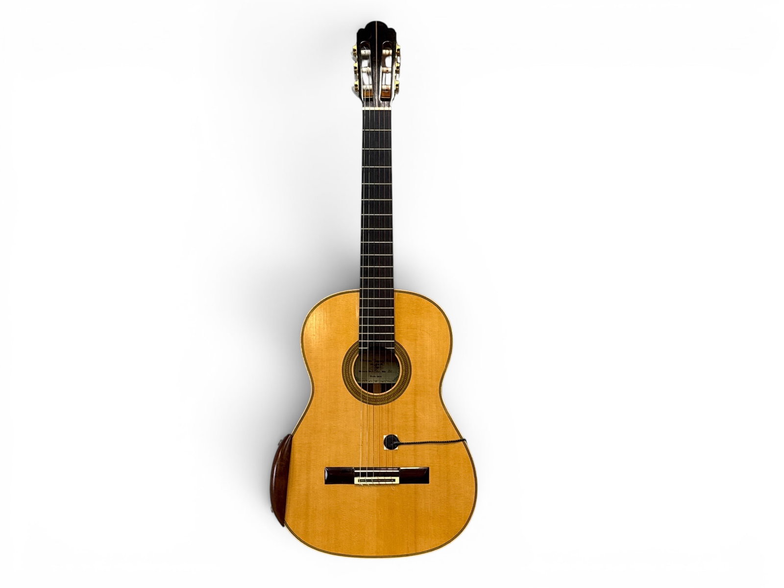 2000 German Vazquez Rubio Classical Guitar (1 of 10)