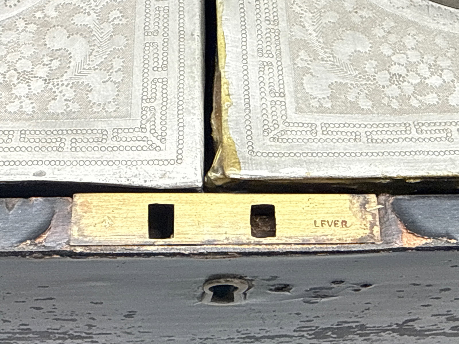 Chinese Export Lacquered Tea Caddy - 4