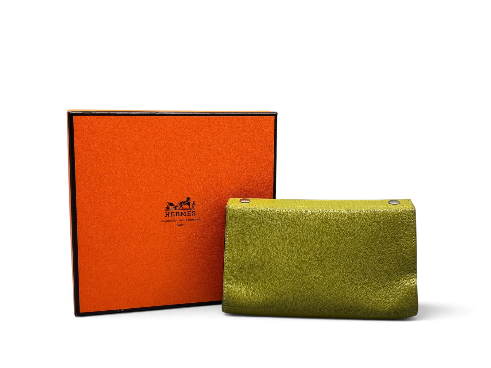 Hermes Karo Kiwi Togo Leather Cosmetic Case: An Hermes Paris Karo Togo Leather GM Cosmetic case in Kiwi with palladium hardware. Marked Hermes. Includes Hermes box and original receipt, circa 2012. 4in tall x 6in wide. | You have additional ship
